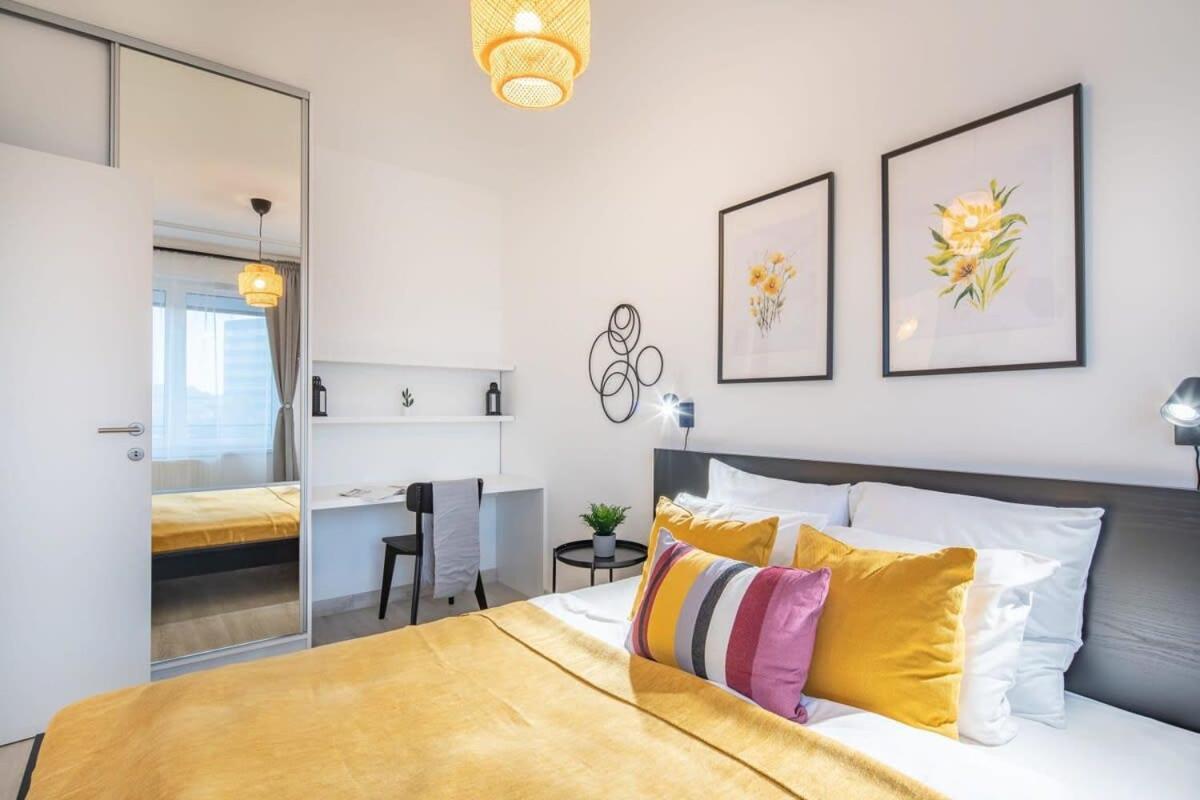 Lejlighed Modern Bright Place With Terrace *